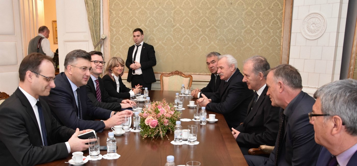 Predsjednik Vlade Andrej Plenković primio izaslanstvo Viteškog alkarskog društva Sinj